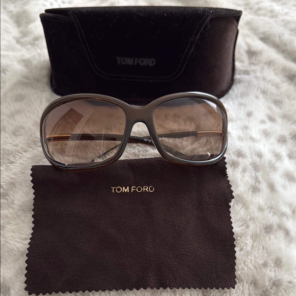 Tom Ford TF8 “Jennifer” Sunglasses | 692 Dark Brown Gradient | 61‑16‑120